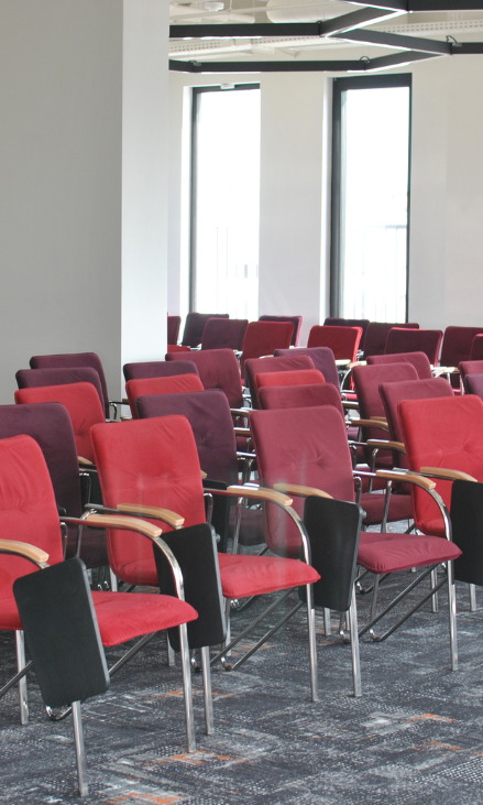 Scaune, scaune ergonomice, birouri reglabile, mobilier personalizat